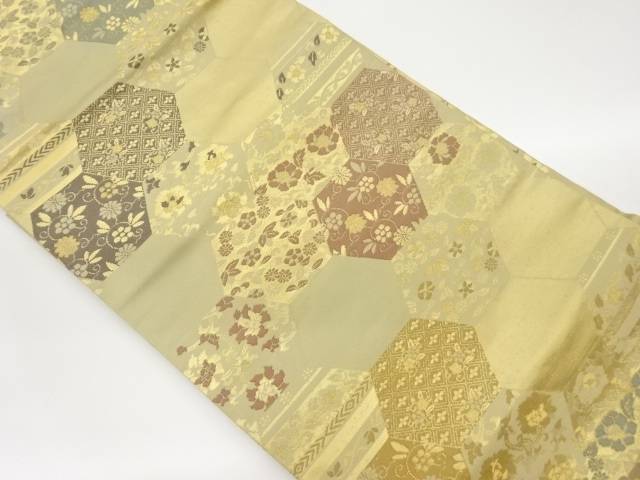 亀甲に花唐草・笹蔓緞子模様織出し名古屋帯【中古】【着】 宗sou