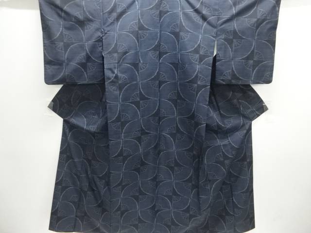 扇模様織り出し本場泥大島紬着物【中古】【着】【紬・お召し】 宗sou