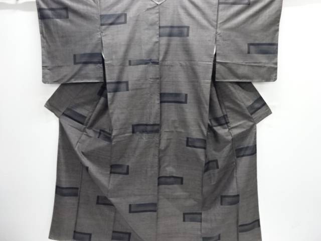 未使用品　幾何学模様織出し本場泥大島紬着物（7マルキ）【着】【紬・お召し】 宗sou