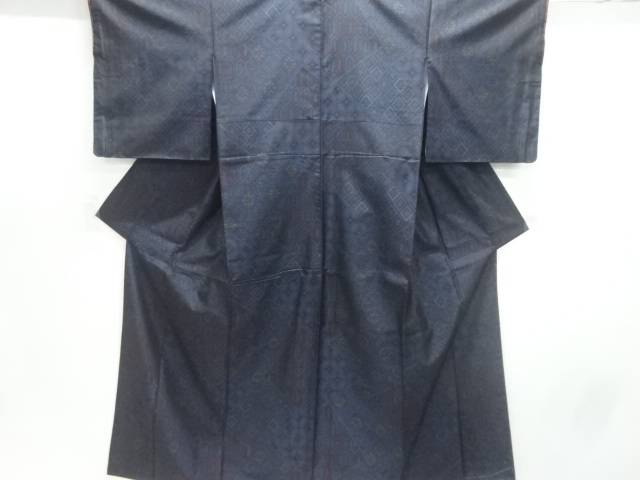 切り嵌め風古典柄模様織出し本場泥大島紬着物【中古】【着】【紬・お召し】 宗sou