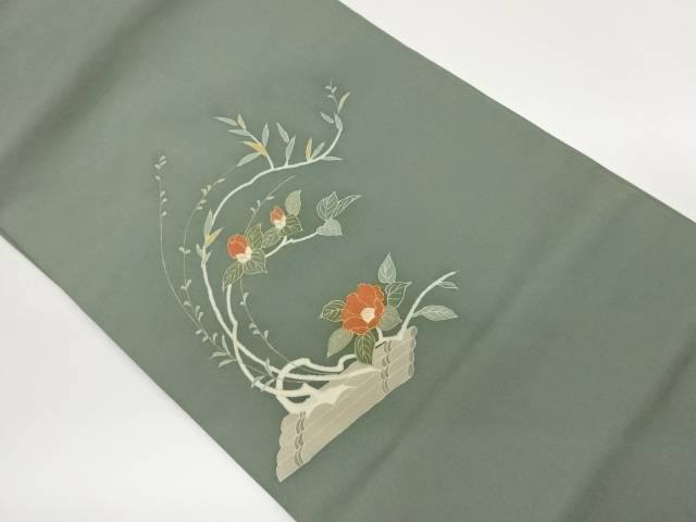 塩瀬金彩金駒刺繍椿に枝葉模様名古屋帯【中古】【着】【名古屋帯】 宗sou