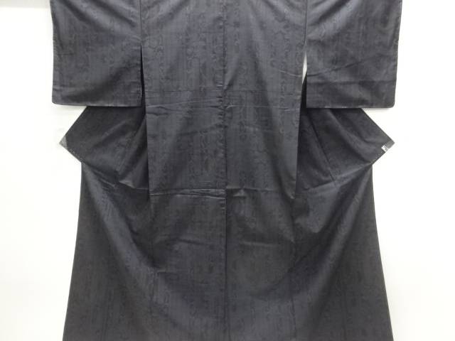草花模様織出し本場泥大島紬着物（5マルキ）【中古】【着】【紬・お召し】 宗sou