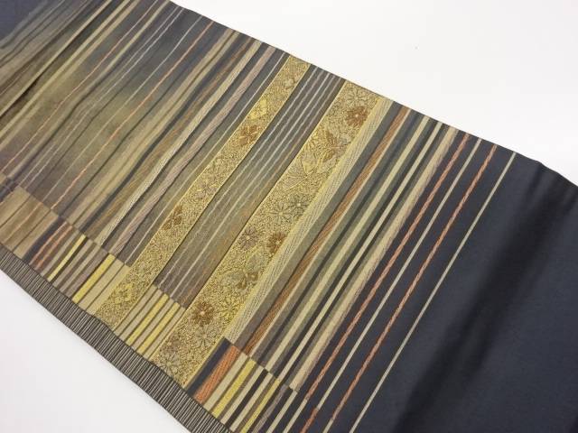 変わり横段に花菱・菊・蝶模様織出し名古屋帯【中古】【着】【名古屋帯】 宗sou