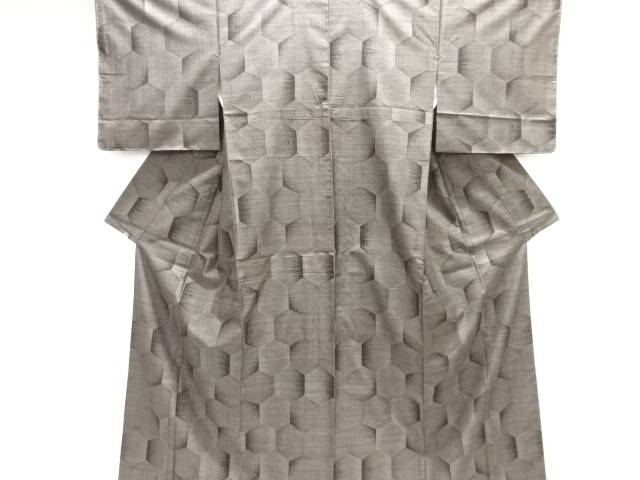未使用品　亀甲模様織り出し本場泥大島紬着物(7マルキ)【着】【紬・お召し】 宗sou｜お茶道具・着物　【宗 sou】