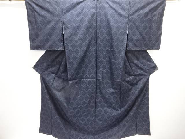 未使用品　亀甲に花模様織り出し本場泥大島紬着物【着】【紬・お召し】 宗sou