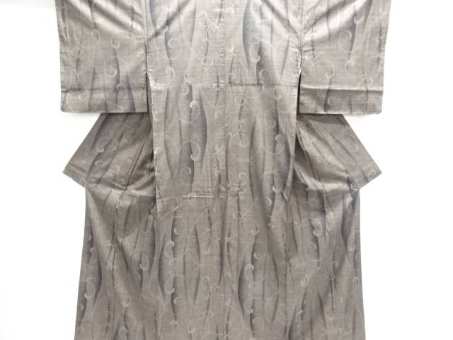 唐草模様織出し本場泥大島紬着物（7マルキ）【中古】【着】【紬・お召し】 宗sou｜お茶道具・着物　【宗 sou】 17,700円