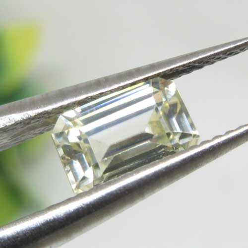 【天然石】ライトイエロージルコン☆ルース☆1.73ct☆スリランカもしくはコロンビア☆鑑賞☆コレクション☆動画あり|創月石