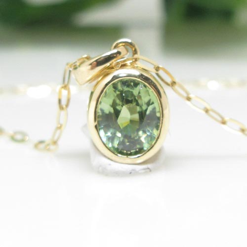 【天然石】ミントガーネット☆タンザニア産☆ペンダントトップ☆18K☆18金☆きらり一粒☆動画あり☆|創月石