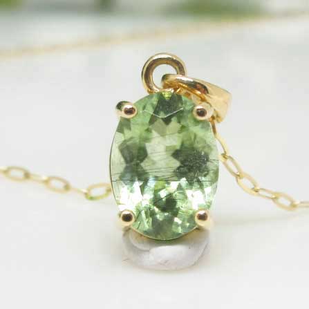 【天然石】ルドウィジャイトインペリドット☆ペンダント☆トップ☆K18☆18金☆針状結晶☆ペリドット☆動画あり☆|創月石