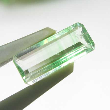 【生まれながら石】バイカラーツァボライト☆0.93ｃｔ☆ルース☆タンザニア☆感謝☆寄せあわせ☆
