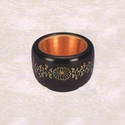 筒型香炉・ 黒塗菊唐草沈金 3.5寸 漆塗（堅地仕上）桐箱入