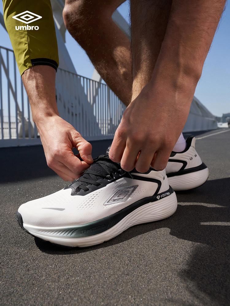【並行輸入品】【尖んがり最大限度12倍!お買い出しマラソン！】umbro メンズ シティランニングシューズ ダブル座布団 防滑