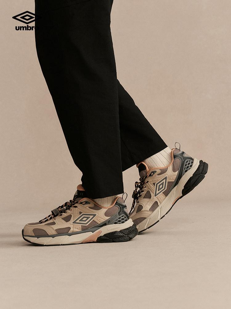 【並行輸入品】【尖んがり最大限度12倍!お買い出しマラソン！】umbro メンズ シューズ スニーカー 心地好い R909