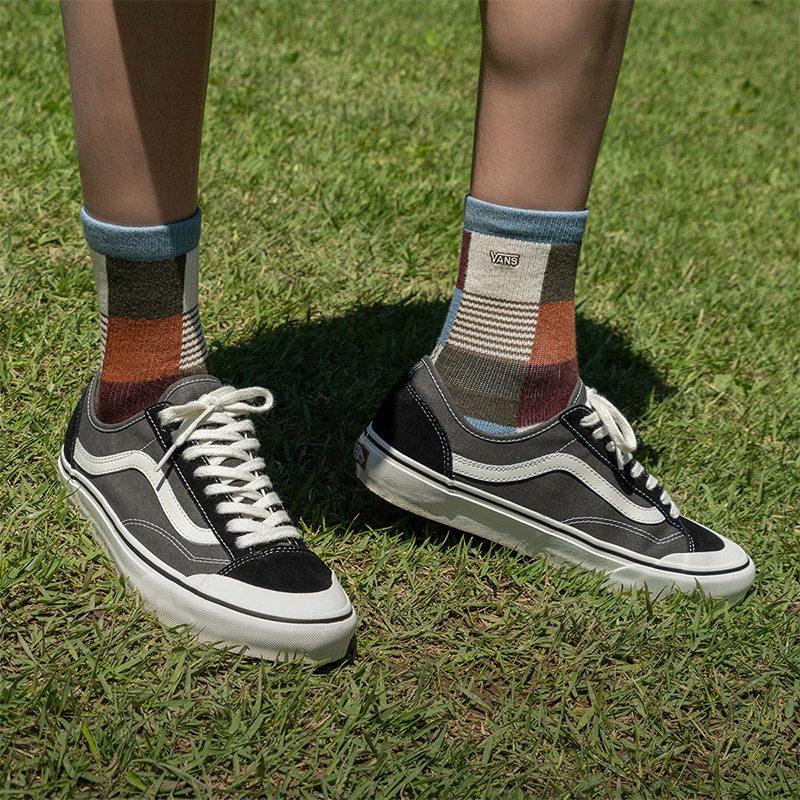 【並行輸入品】【ポイント最大12倍!お買い物マラソン！】Vans メンズ シンプル クラシック スニーカー ブラック 136 Decon VR3 SF