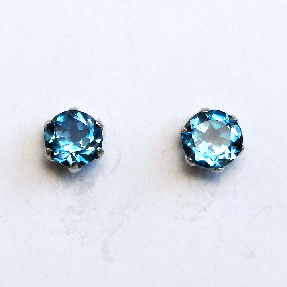 【ポイント5倍★お買い物マラソン】Pt900 天然 ロンドンブルートパーズ ピアス 0.21ct 0.20ct 鑑別書付 ブルートパーズ トパーズ 人気 プラチナ 一粒 一粒ピアス 11月 誕生石 14,630円