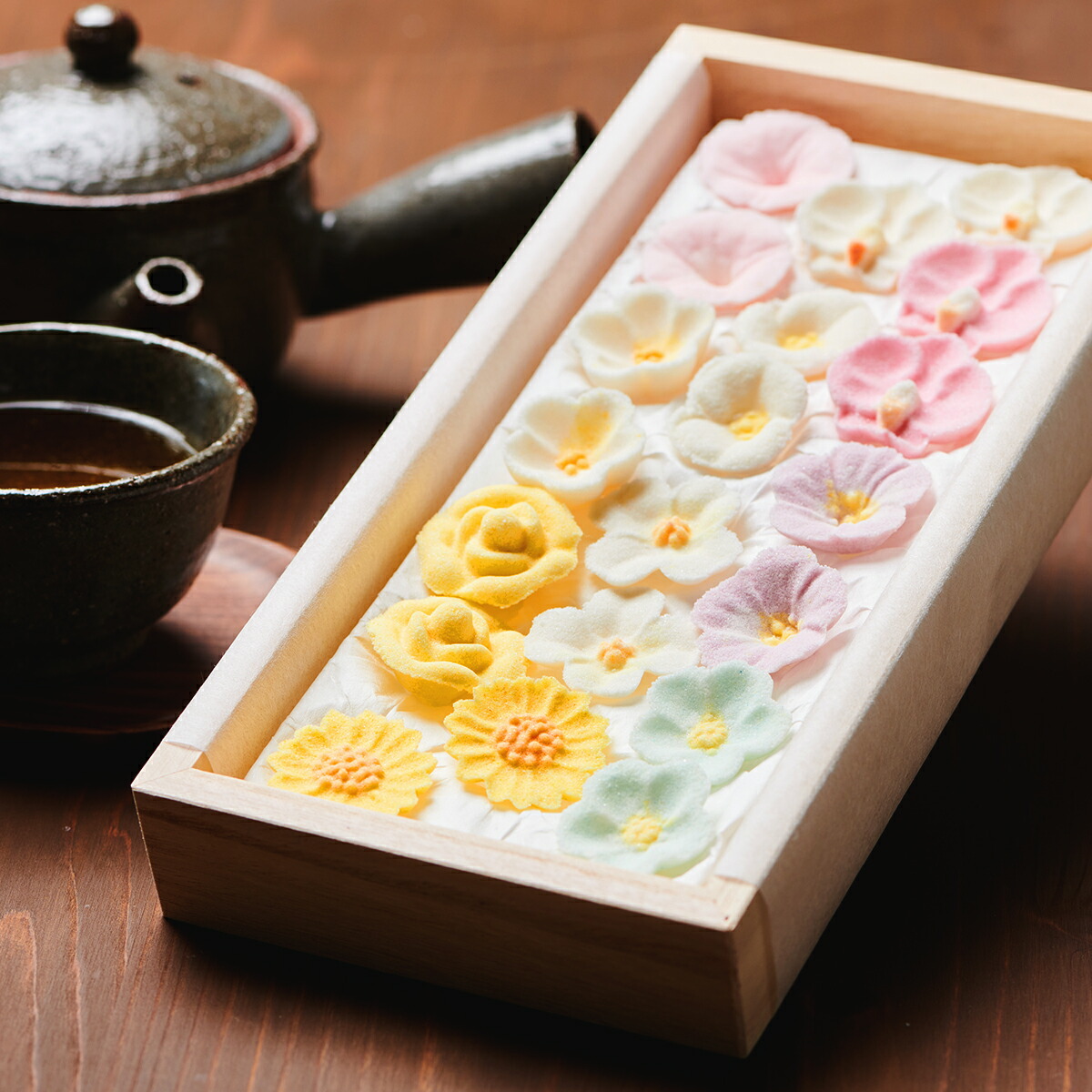 楽天市場】干菓子 落雁 「華やぎ」 10種類の花 桐箱詰合せ【母の日