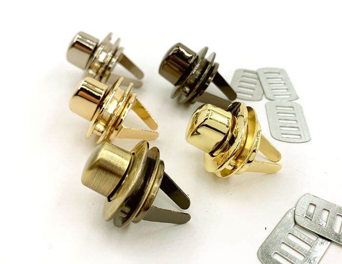 ☆金属チャーム王冠Fサイズ10*13mm厚1.8mm両面真鍮古美シルバーゴールド銀古美20個入り