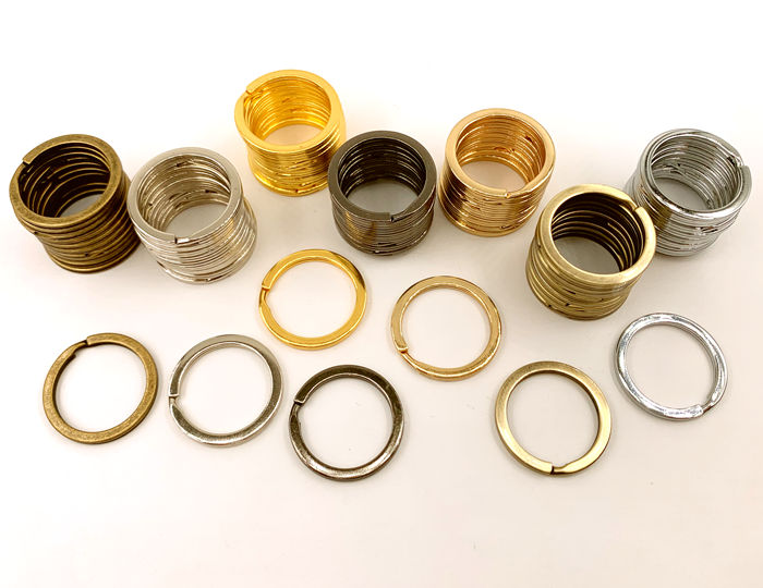 ☆金属チャーム王冠Fサイズ10*13mm厚1.8mm両面真鍮古美シルバーゴールド銀古美20個入り