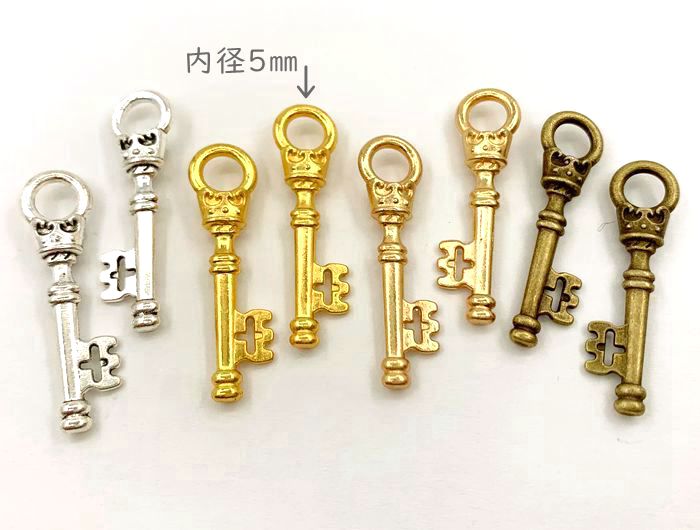 楽天市場 金属チャーム 鍵 P 10個入り 丈33mm 両面 立体 ビンテージ キー D7 パーツ ビーズ 手芸素材