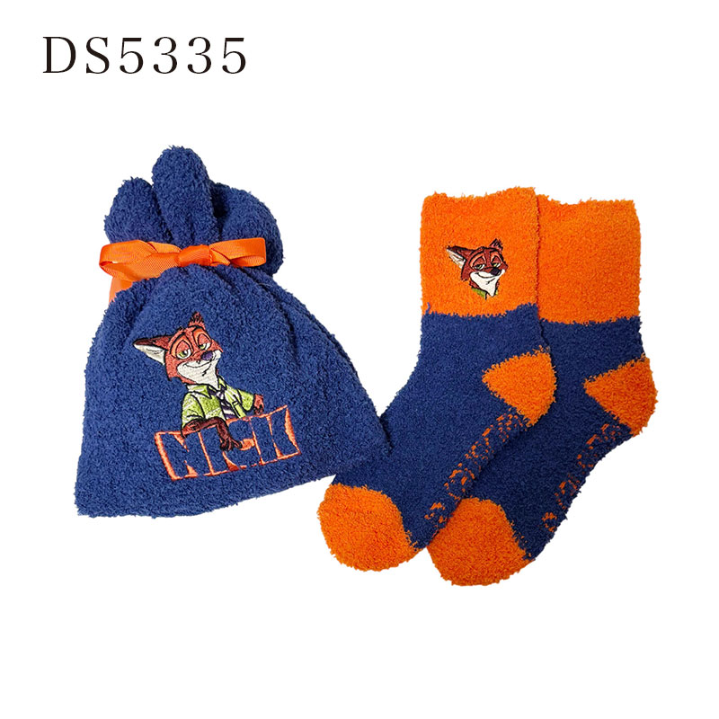 【ディズニーファン掲載商品】[公式] Disney ディズニー ズートピア ニック もこもこ靴下in巾着 DS5335 スモール・プラネット 冬物 あったか 冷え対策 冷え性 Zootopia NICK画像