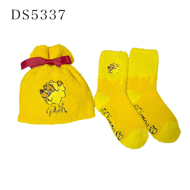 ディズニー　くまのプーさん　レトロ　クリスマス　靴下　希少　プレゼント ディズニー くまのプーさん レトロ クリスマス 靴下 希少 プレゼント