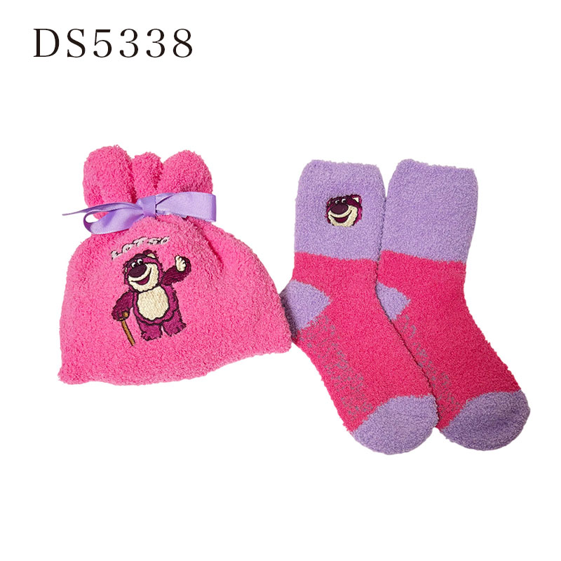 【ディズニーファン掲載商品】[公式] Disney ディズニー トイ・ストーリー ロッツォ もこもこ靴下in巾着 DS5338 スモール・プラネット 冬物 あったか 冷え対策 冷え性 TOY STORY LOTSO画像