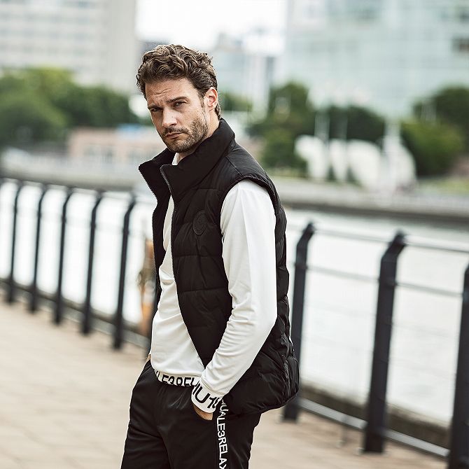 1piu1uguale3 Relax ウノピゥウノウグァーレトレ ハイネックバックロゴ 中綿ベスト アウター 防寒 メンズ かっこいい おしゃれ ブランド ウノピュウ Csg Com Py