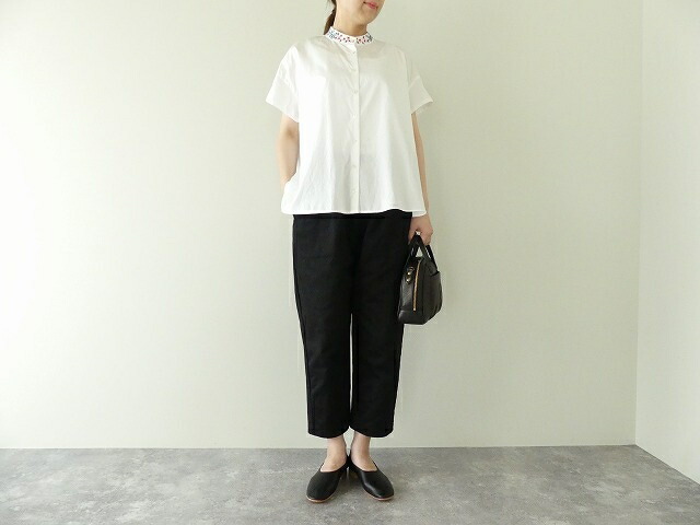 L Atelier Du Savon 工房ドゥサボン 綿織物おお花の遊泳刺しゅうトップ 73 01 Bl 010 21 1 Barrakuda At