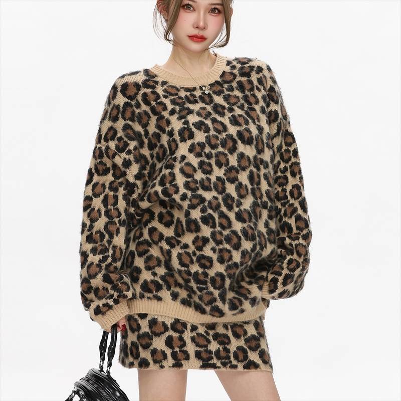 レディース セットアップ 2点セット セーター 長袖 ラウンドネック Uネック ミディアム丈 ミニスカート ショート 膝上 ボリューム袖 ストレート 台形 もこもこ ふっくら 厚手 大人可愛い かっこいい 秋 冬 アニマル柄 ヒョウ柄 お泊まり 休日 暖かい フリーサイズ 送料無料|SPARKJOY レディースファッション