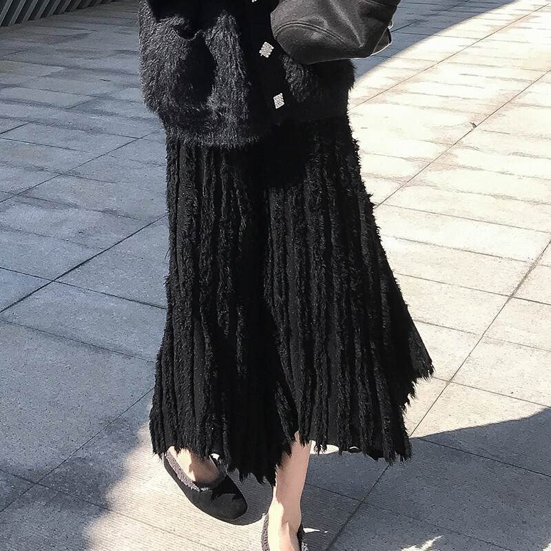 ボトムス スカート ロングスカート ニットスカート フレアスカート ロング丈 アシンメトリー かわいい 大人可愛い きれいめ シンプル 上品 おしゃれ かっこいい カジュアル レトロ こなれ感 個性的 主役級 存在感 抜け感 秋 冬 ベーシック ナチュラル クール 無地