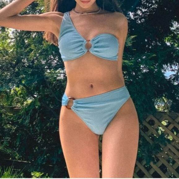 フロントリング リング 水着 ビキニ スイムウェア レディース バンドゥ ワンショル ノンワイヤー パッド付き 伸縮性 セット ツーピース 上下セット シンプル カジュアル 大人っぽい おしゃれ お洒落 リゾート 旅行 温泉 プール 夏 海 背中見せ こなれ感 M L XL ブルー