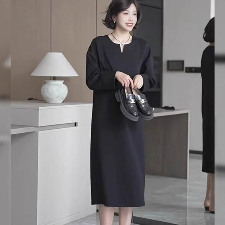 ワンピース ミディアム丈ワンピース 長袖 ラウンドネック 膝丈 ポケット かわいい 大人可愛い きれいめ シンプル 上品 おしゃれ レトロ カジュアル こなれ感 個性的 主役級存在感 抜け感 秋 冬 ベーシック ナチュラル クール フォーマル 無地 女性用 レディース ママ OL