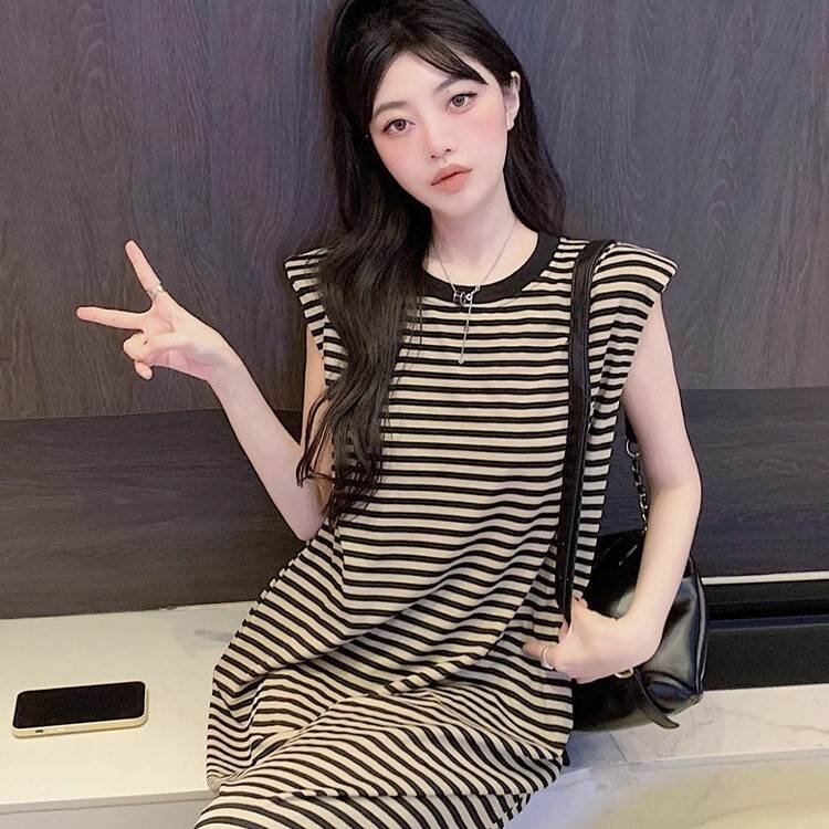 レディース ワンピース ロング ノースリーブ ラウンドネック ストレート バックスリット かわいい 大人可愛い きれいめ シンプル カジュアル 上品 おしゃれ かっこいい レトロ エキゾチック こなれ感 ラフ ガーリー ルーズ 個性的 クール エレガント モダン 抜け感
