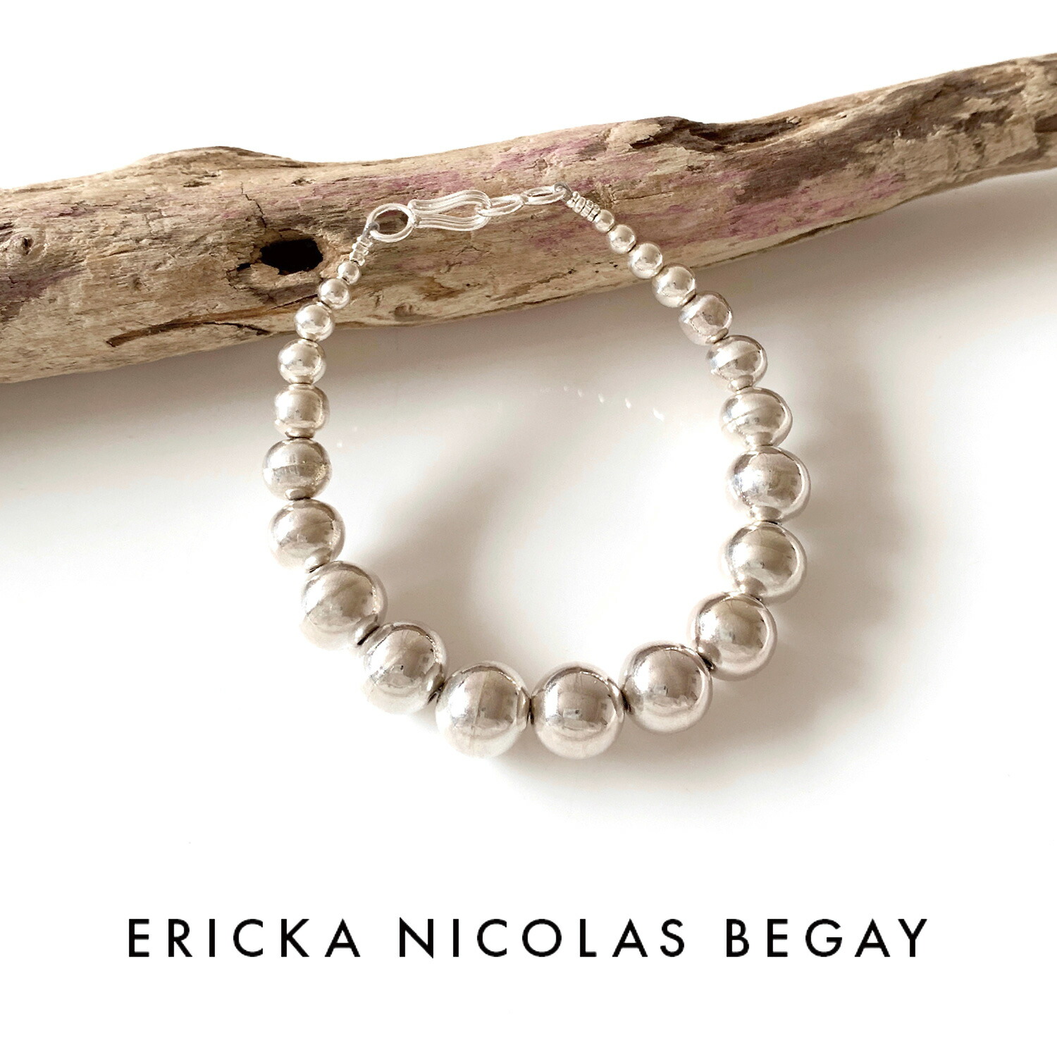 ERICKA NICOLAS BEGAY エリッカ ニコラス ビゲイ【10mm/20cm】Shiny navajo pearl bracelet シャイニー ナバホパール ブレスレット シルバー ナバホ族 インディアンジュエリー レディース｜Sparkle 店