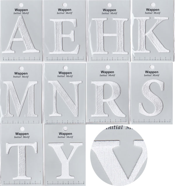 楽天市場 イニシャルモチーフ ゴシック体 刺しゅうワッペン 白 約7ｃｍ 手芸のらんでぃ