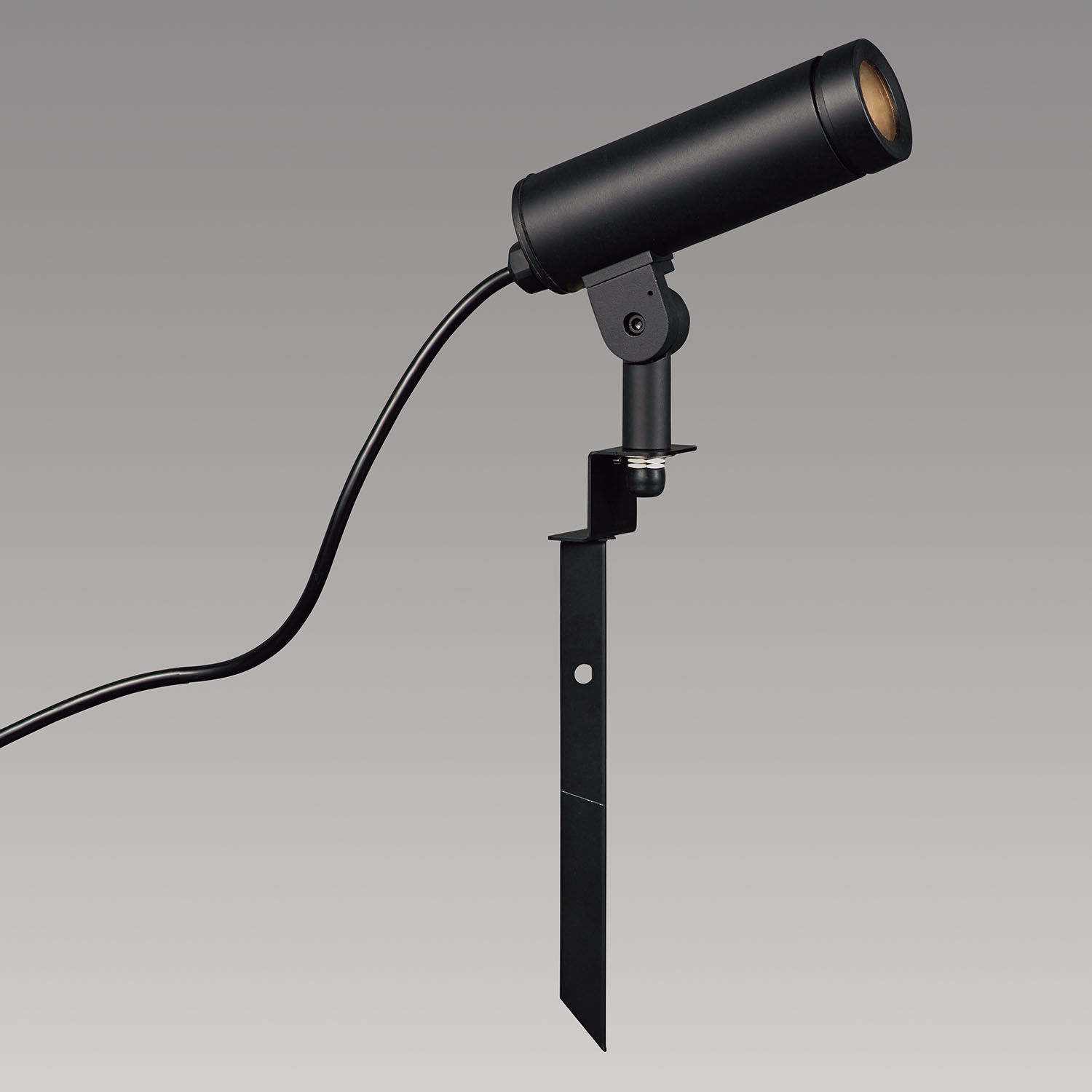 山田照明 エクステリア LEDスポットライト スパイク式 防雨型 ダイクロハロゲン100W相当 調光 Compact Spot(コンパクト・スポット) 黒色 3000K 電球色 ミディアム15°:AD-3136-L ワイド27°:AD-3137-L