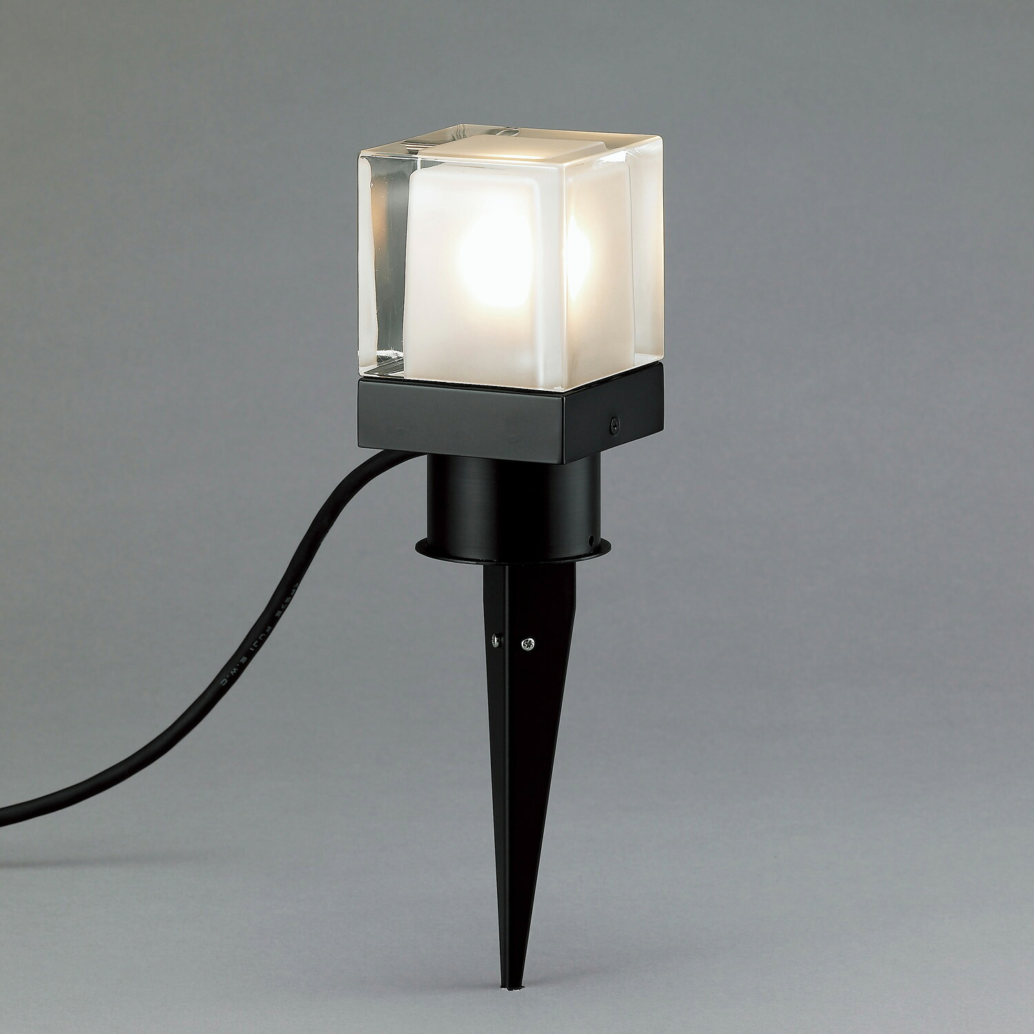 山田照明 エクステリア LEDガーデンライト スパイク式 防雨型 白熱20W相当 非調光 Garden Light 2700K 電球色 黒色:AD-3278-L ダークシルバー:AD-3279-L｜スーパー電化２１