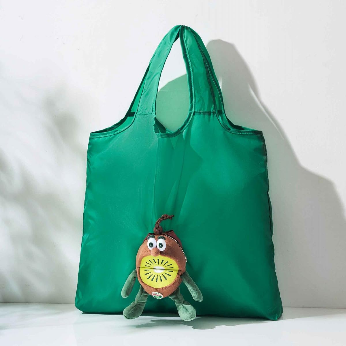 ✨新品・未開封✨ キウイブラザーズ 2019〜2024 フルーツピック バッグ GLOWの付録】あの“即完売”した『ゼスプリ キウイブラザーズ』が