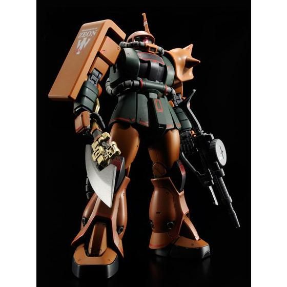 【新品】7月入荷次第発送予定　ＭＧ 1/100 MS-06FS ガルマ・ザビ専用 ザクＩＩ　組み立て式プラモデル ガンプラ アニメ ロボット