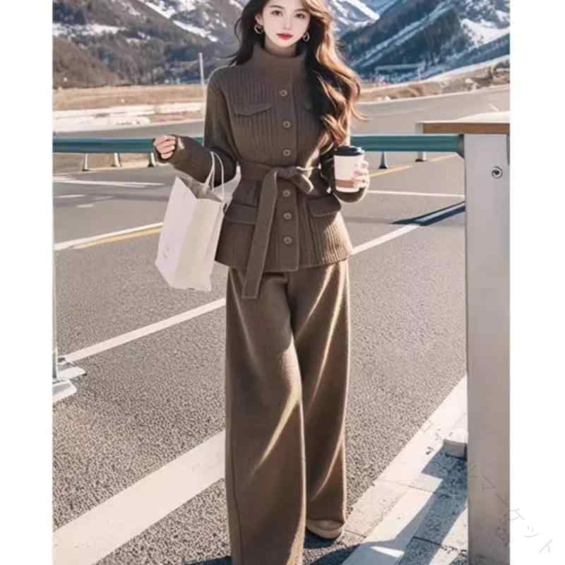 春コーデ レディース オシャレ シンプルコーデ きれいめ ナチュラル 上品カジュアル 婦人服 通勤ウェア お出かけ着 茶色コーデ ハイネック パンンツスタイル 仕事着 セットアップ 着回しコーデ