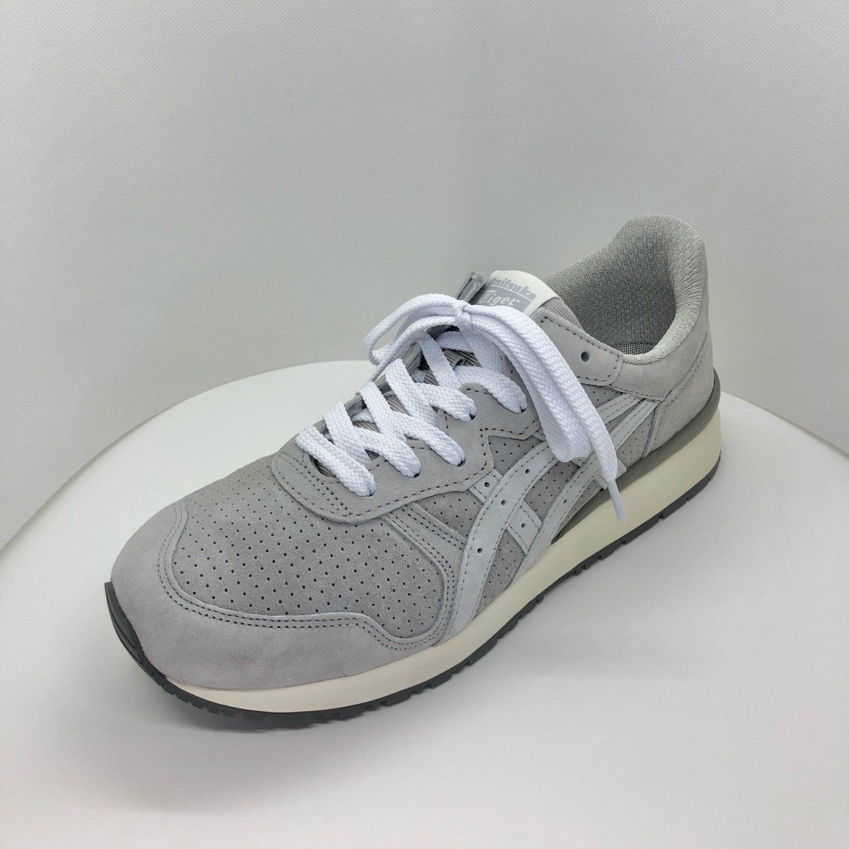 大幅値下 メール便ok 日本製 送料関税込 Asos 白い質感のワイドフィットスニーカー 枚数限定 Grupovegadiaz Com