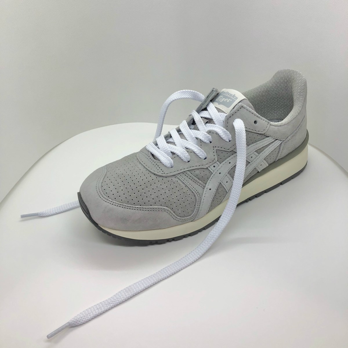 大幅値下 メール便ok 日本製 送料関税込 Asos 白い質感のワイドフィットスニーカー 枚数限定 Grupovegadiaz Com