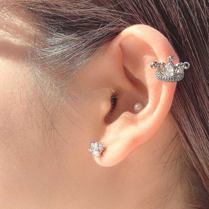 楽天市場 ボディピアス 軟骨ピアス 16g 印象的なアクセントに可愛い デザイン の効いた王冠 モチーフ クラウン Crown シールドバーベル ストレートバーベル ヘリックス ボディピアス 0915 ボディーピアス Spicylips