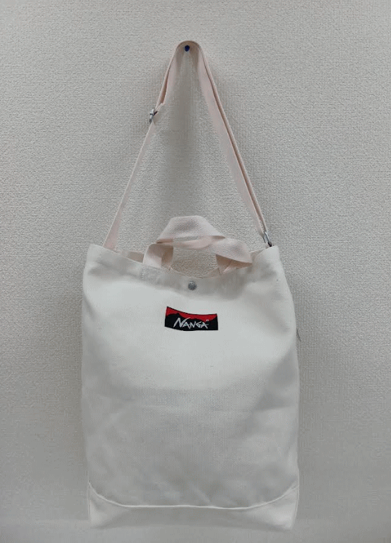 【実店舗共通在庫】ナンガ ロゴ 2WAY キャンバス トートバッグ NANGA LOGO 2WAY CANVAS TOTE BAG 手持ち バッグ 肩掛け 鞄 メンズ レディース ナンガロゴ 2way キャンバストートバッグ 通勤 通学 アウトドア ナンガ トート ナンガトートバッグ 生成り N2600-3O069Z ★5500