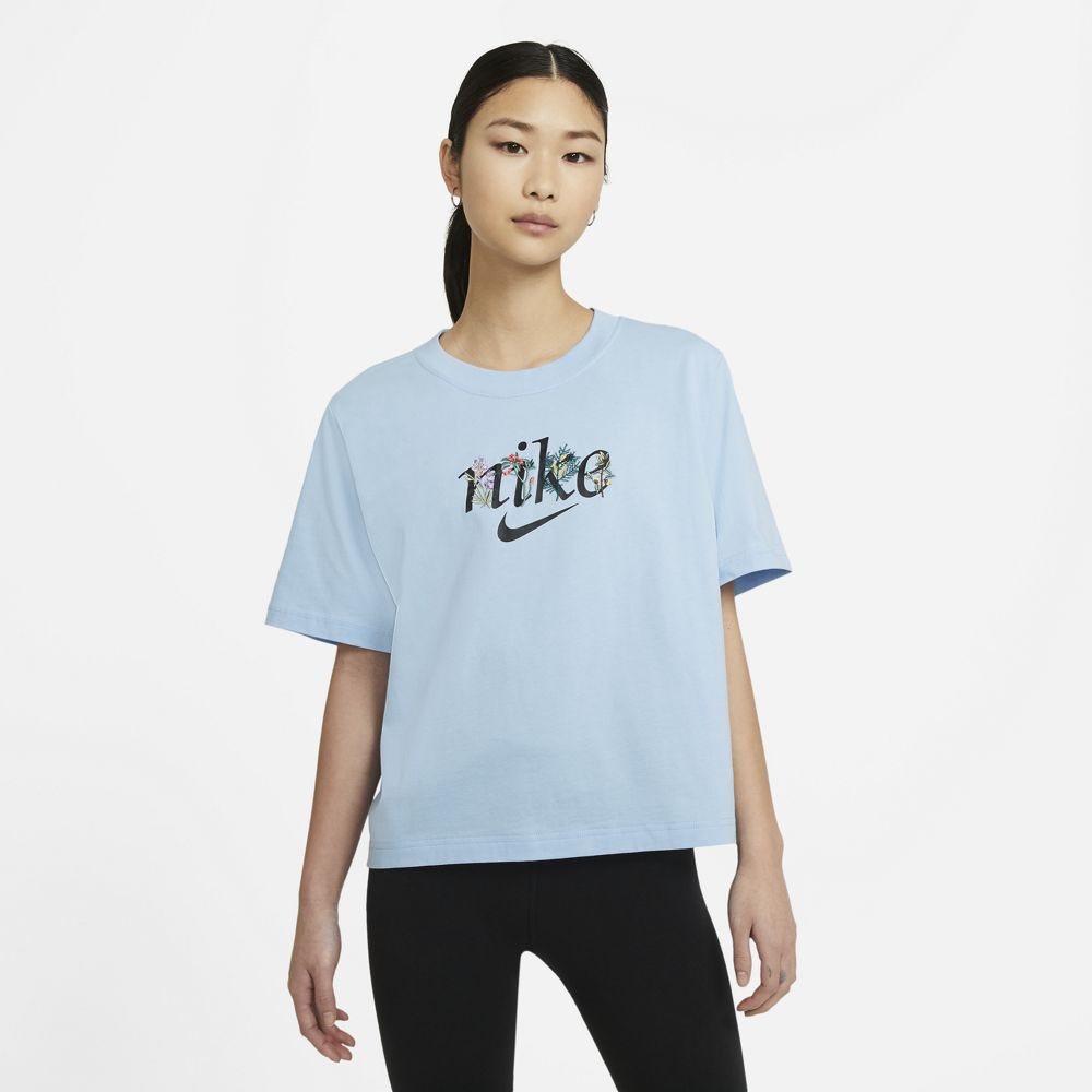 楽天市場 Nike ナイキ ナイキ ウィメンズ Nsw ボクシー ネイチャー S S Tシャツ レディーススポーツウェア スポーツカジュアルトップス レディース サイキックブルー Dd1457 436 スポーツオーソリティ 楽天市場店