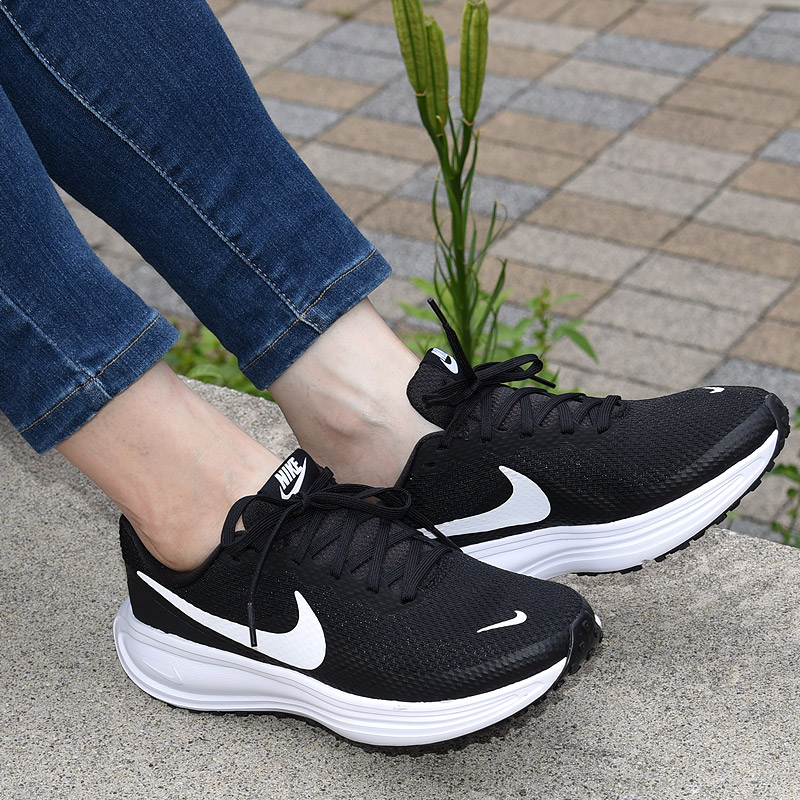ナイキ nike スニーカー レディース スポーツ 靴 運動 ランニング カジュアル シューズ ファッション ウィメンズ レボリューション 8 ワイド HQ1995 002 黒