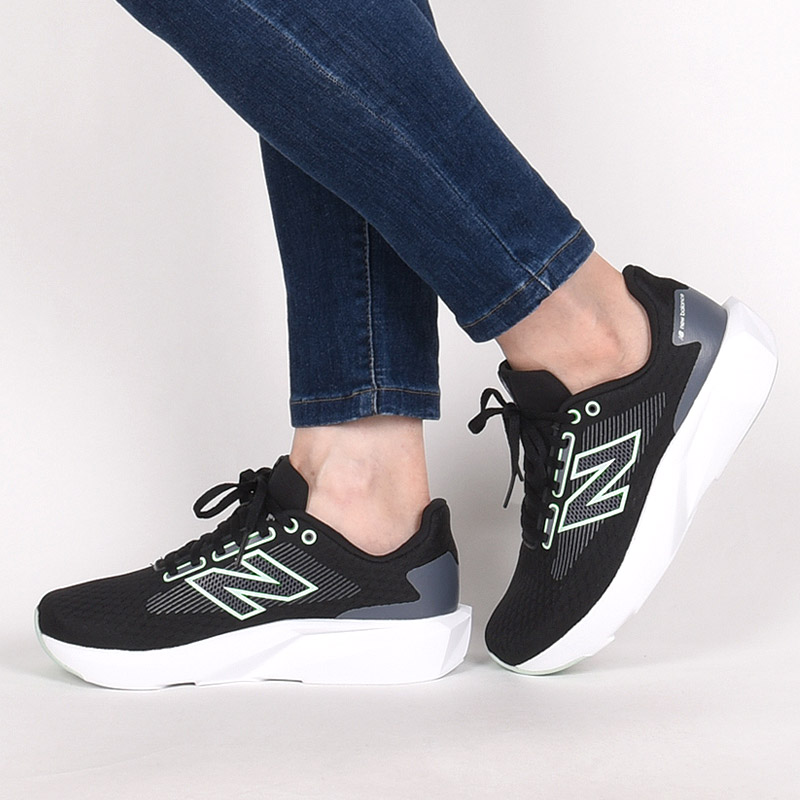 極美品】NB ニューバランス WS 273 ブラック ピンク シューズ 24