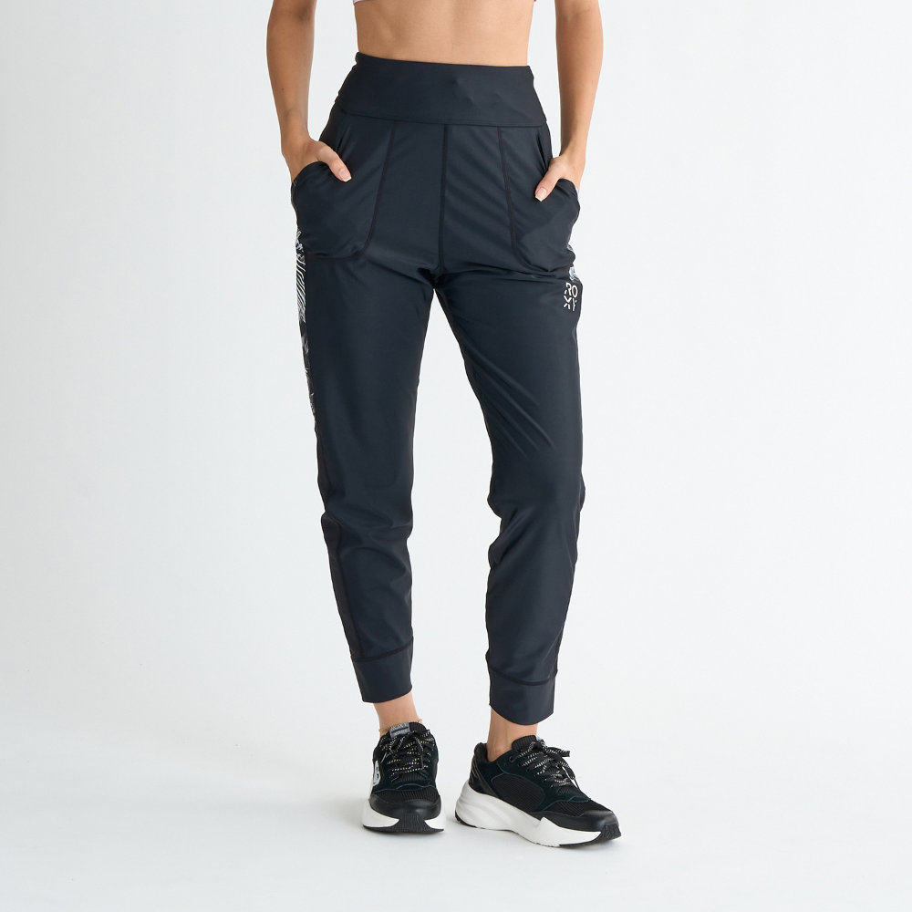 ROXY ブラック フレアパンツ DRYFLIGHT 15K 新品 ROXY ブラック フレアパンツ DRYFLIGHT 15K 新品 ROXY パンツ