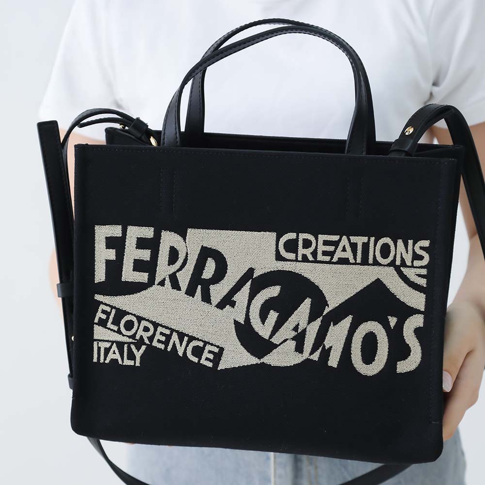 フェラガモ トートバッグ 21 9407 DENIM NATU 0773819 ロゴトートバッグ (M) - ウィメンズ | Ferragamo