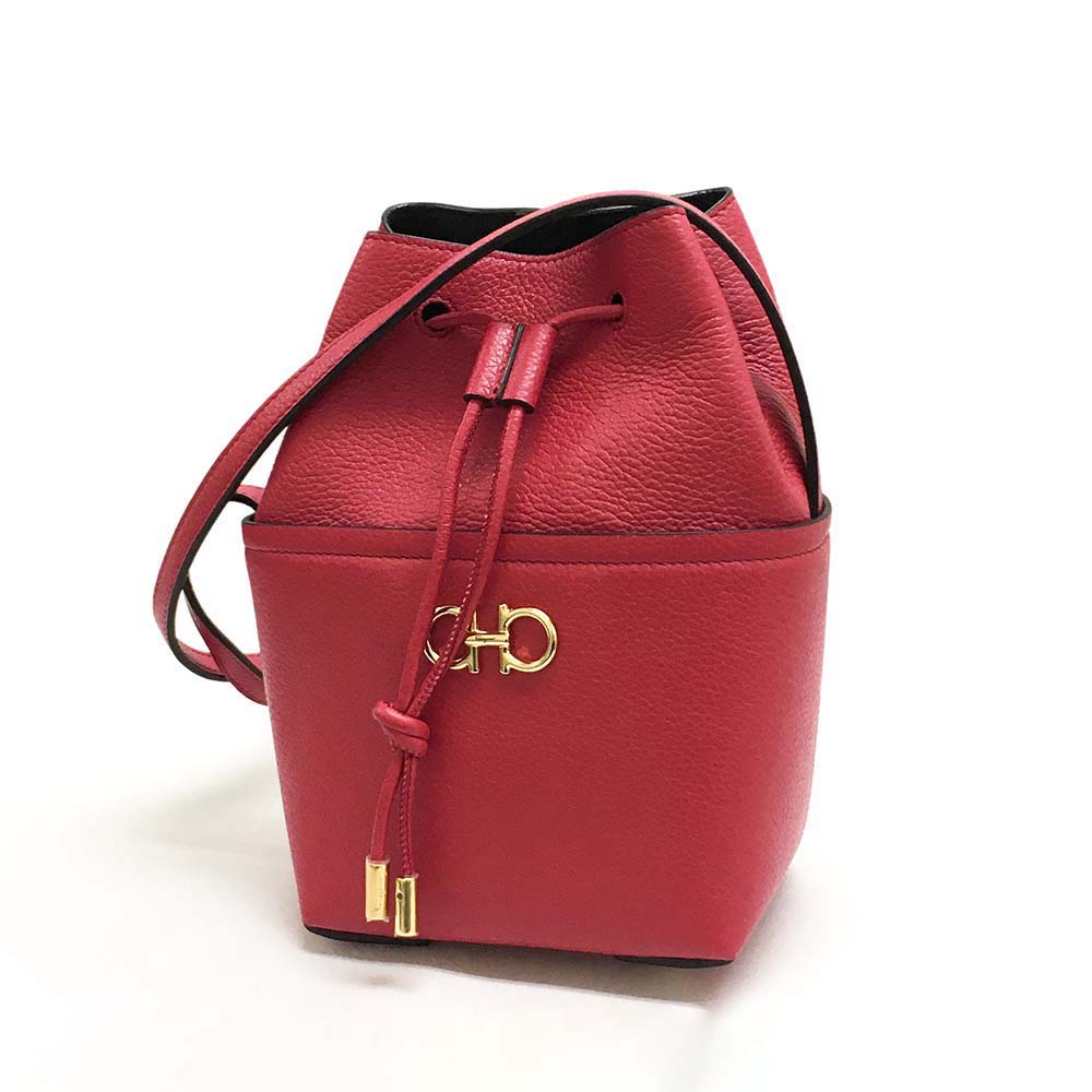 【国内即発】フェラガモ ショルダーバッグ 220024 755172 FERRAGAMO フェラガモ ショルダーバッグ ガンチーニ 220024